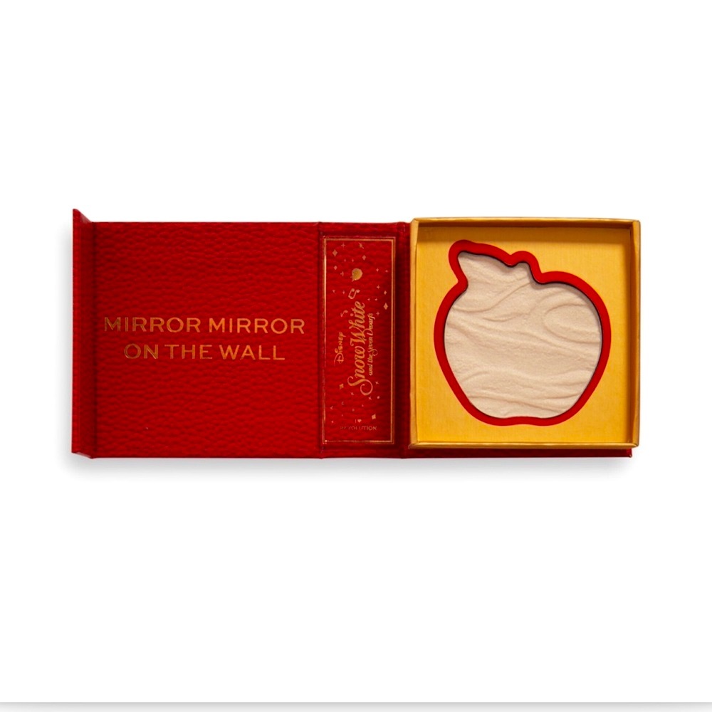 I ❤️HEART REVOLUTION DISNEY STORYBOOK HIGHLIGHTER - SNOW WHITE APPLE-NEW SEALED